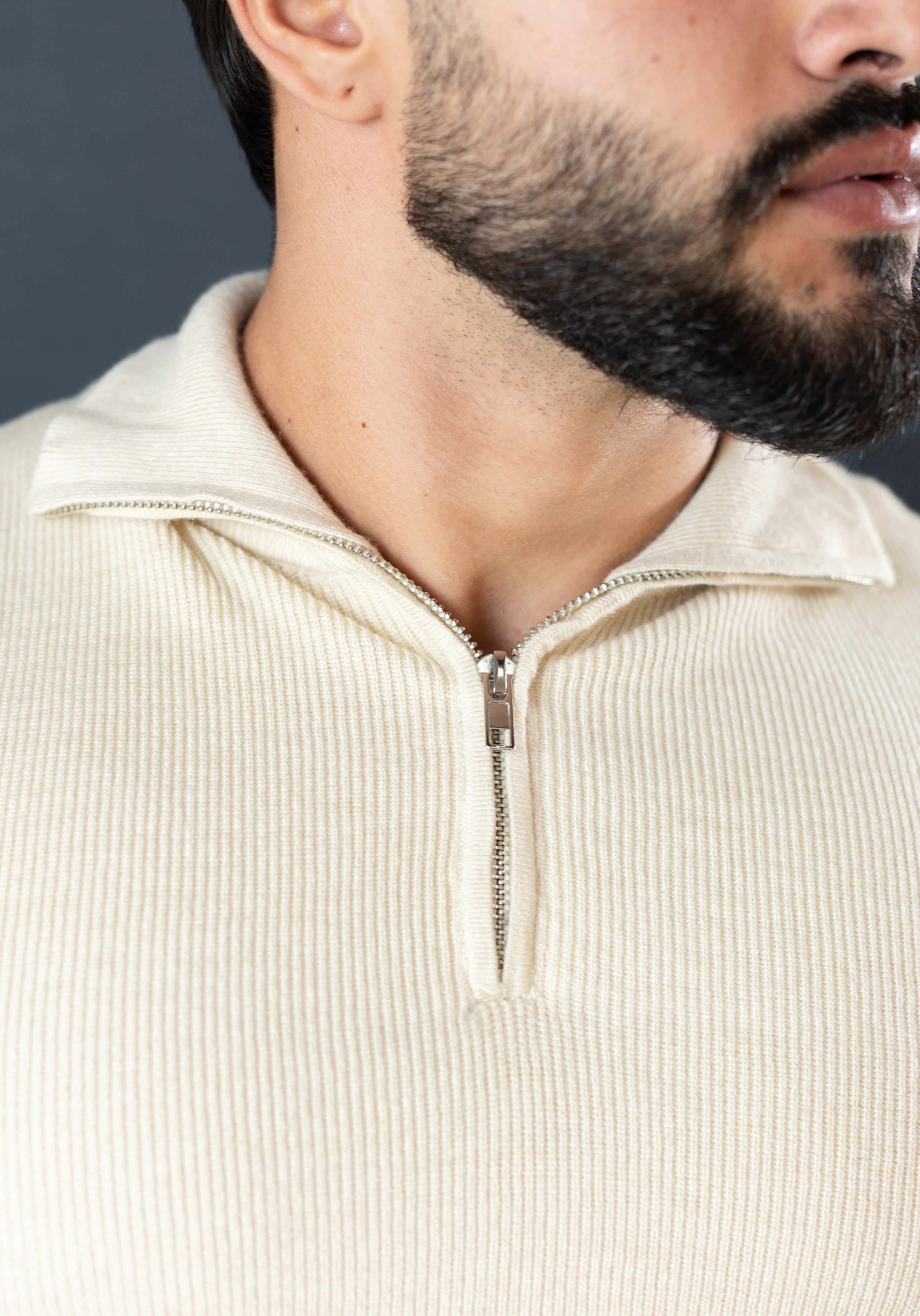 Blusa de Tricot Masculina com Zíper e Gola Alta Off-white Casual