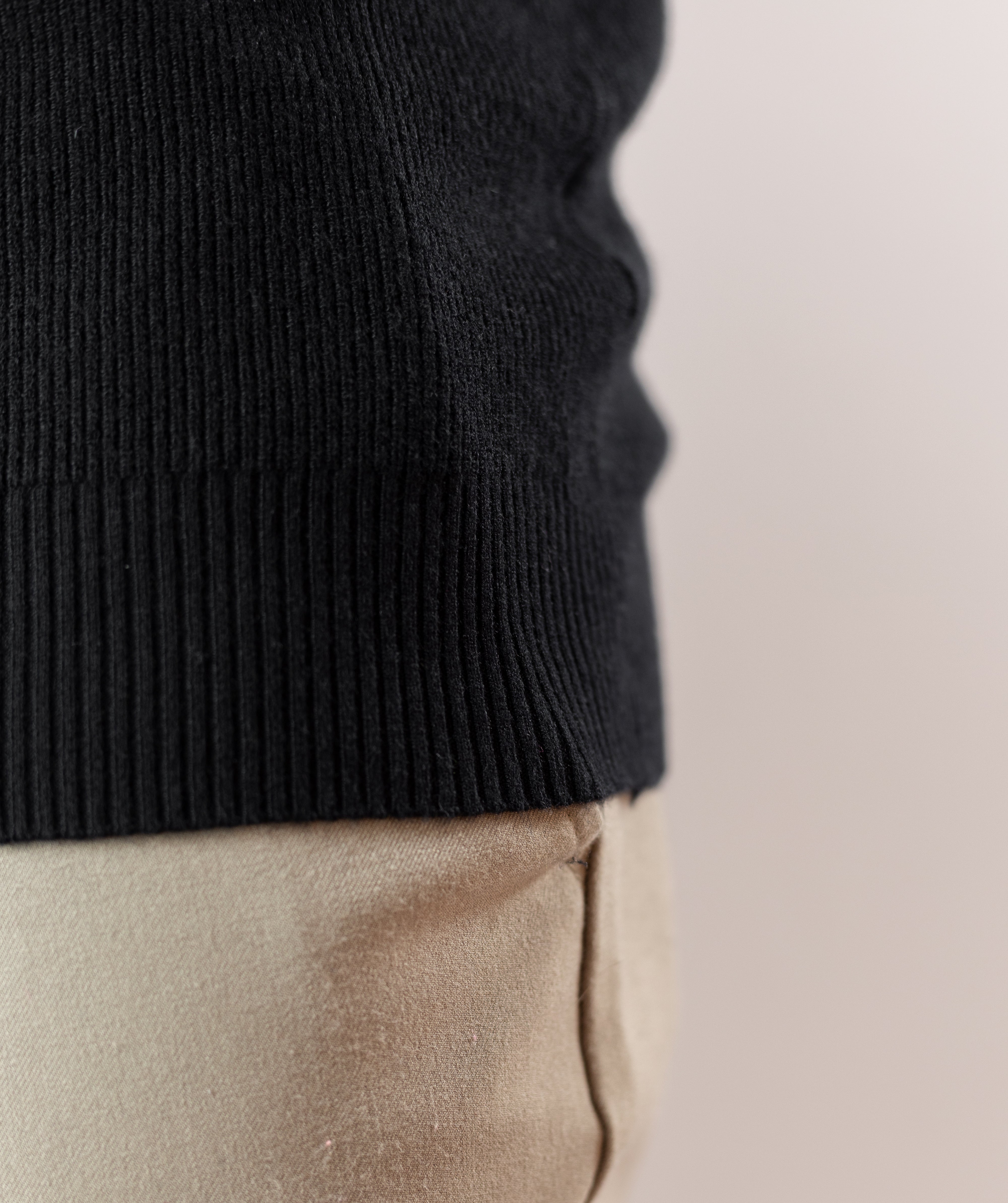 Blusa de Tricot Masculina com Zíper e Gola Alta Preta Casual