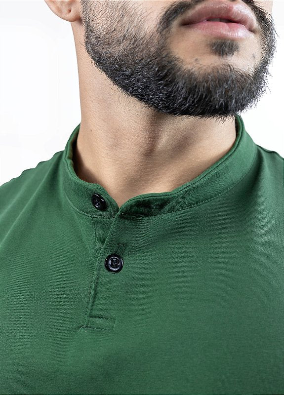 Camiseta Henley verde militar (gola padre)  - Algodão Egípcio