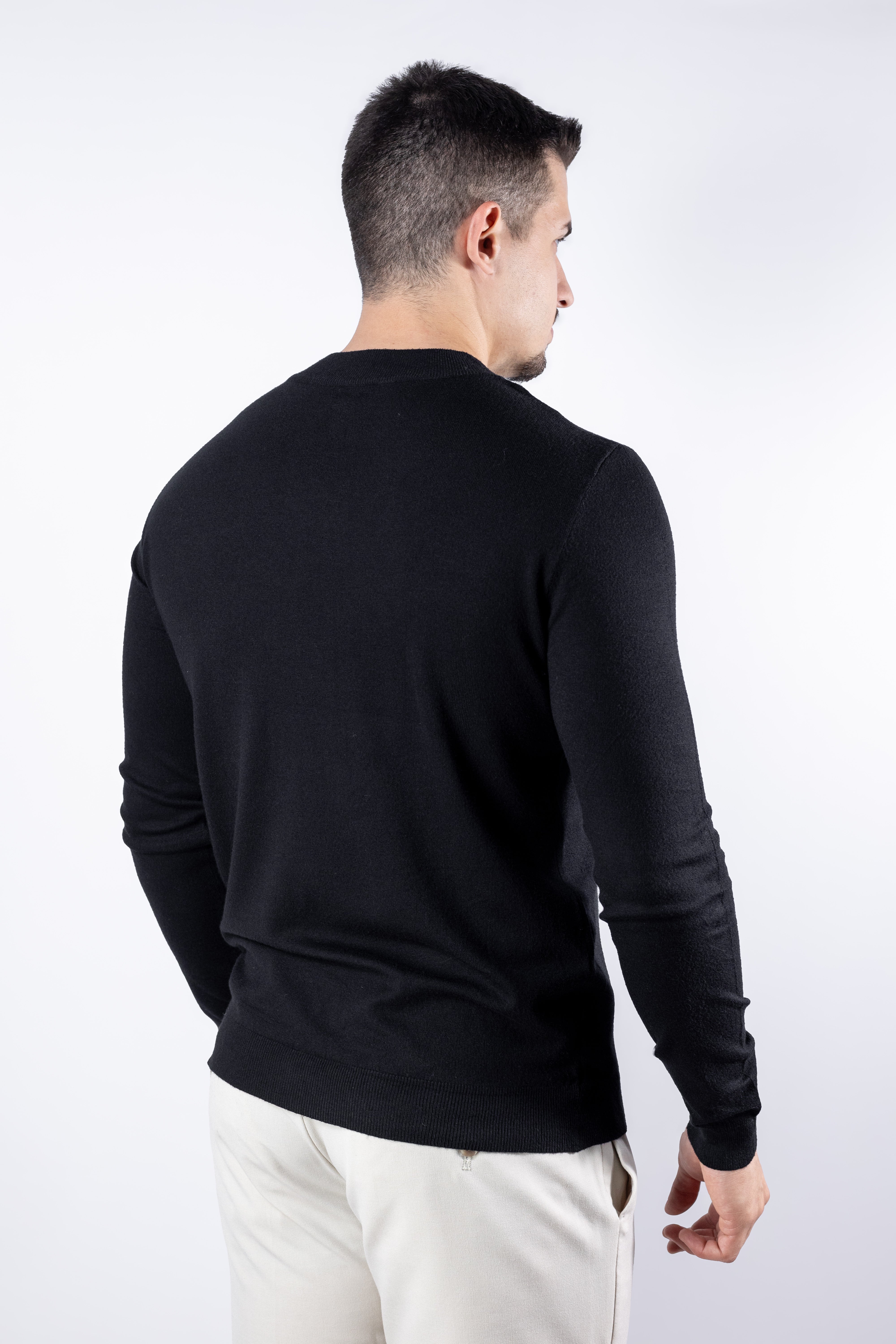 Sueter Tricot masculino gola redonda Preto com toque cashmere