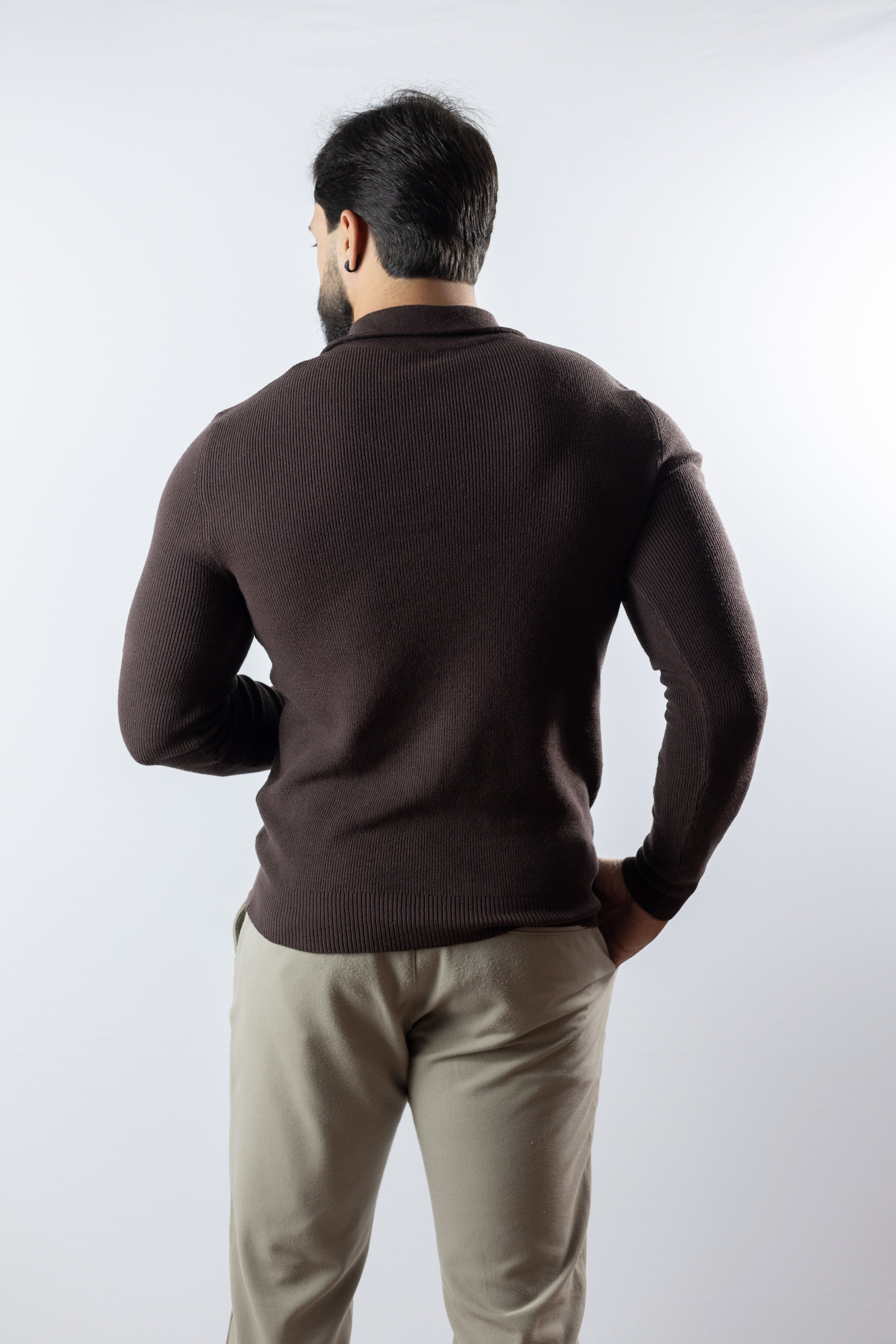 Blusa de Tricot Masculina com Zíper e Gola Alta Marrom Casual