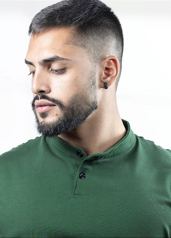 Camiseta Henley verde militar (gola padre)  - Algodão Egípcio