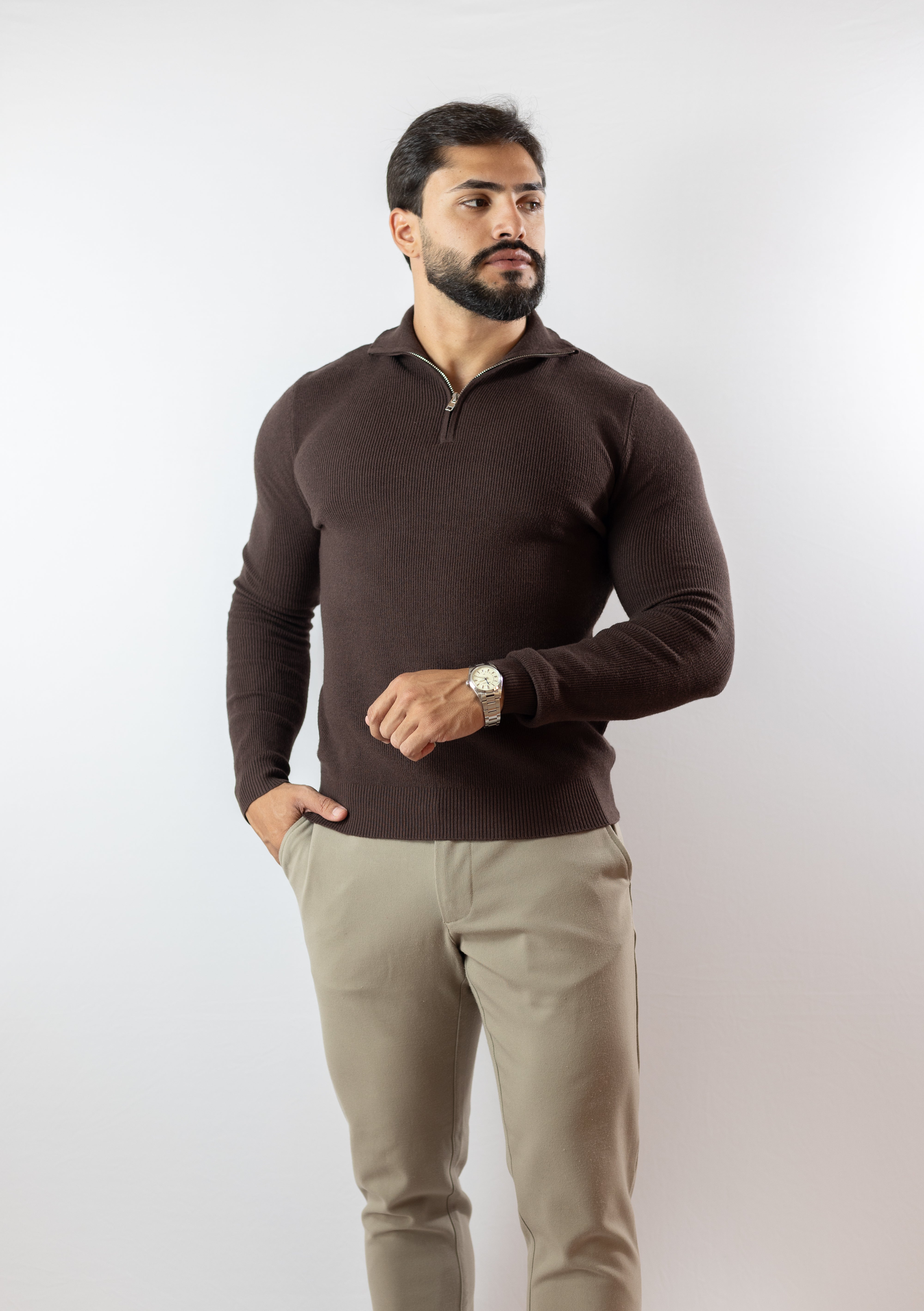 Blusa de Tricot Masculina com Zíper e Gola Alta Marrom Casual