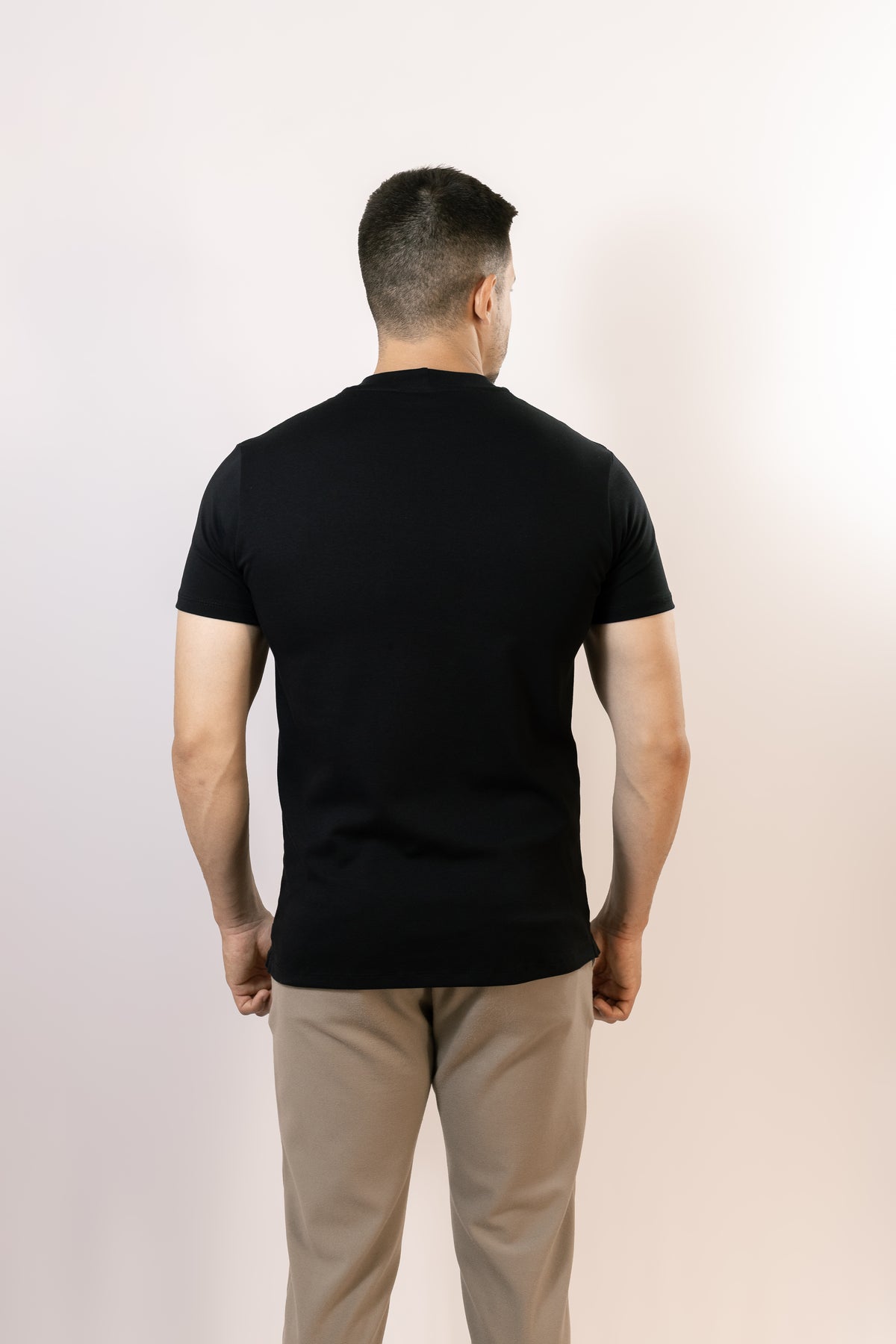 Camiseta Gola Alta Masculina Preta - Suedine mais grosso 250 g/m²