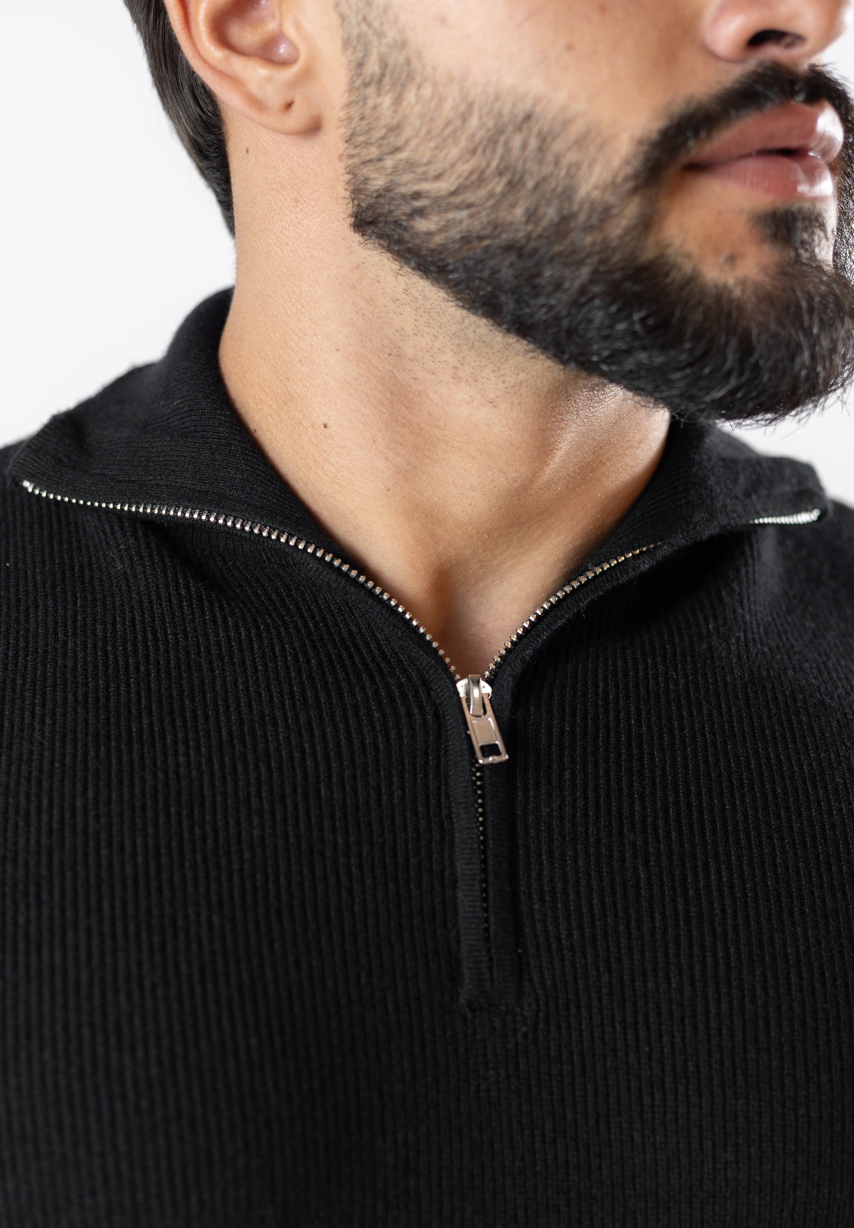 Blusa de Tricot Masculina com Zíper e Gola Alta Preta Casual