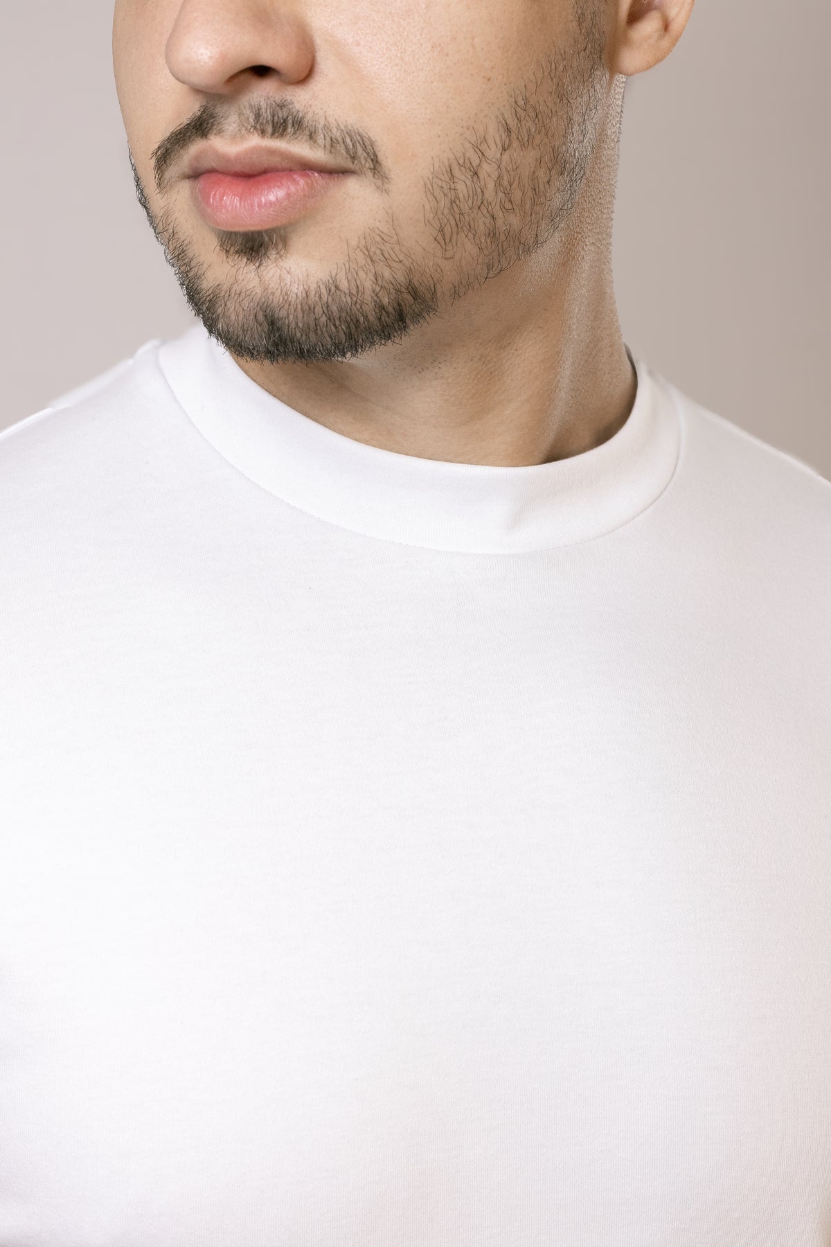 Camiseta Gola Alta Masculina branca - Suedine mais grosso 250 g/m²