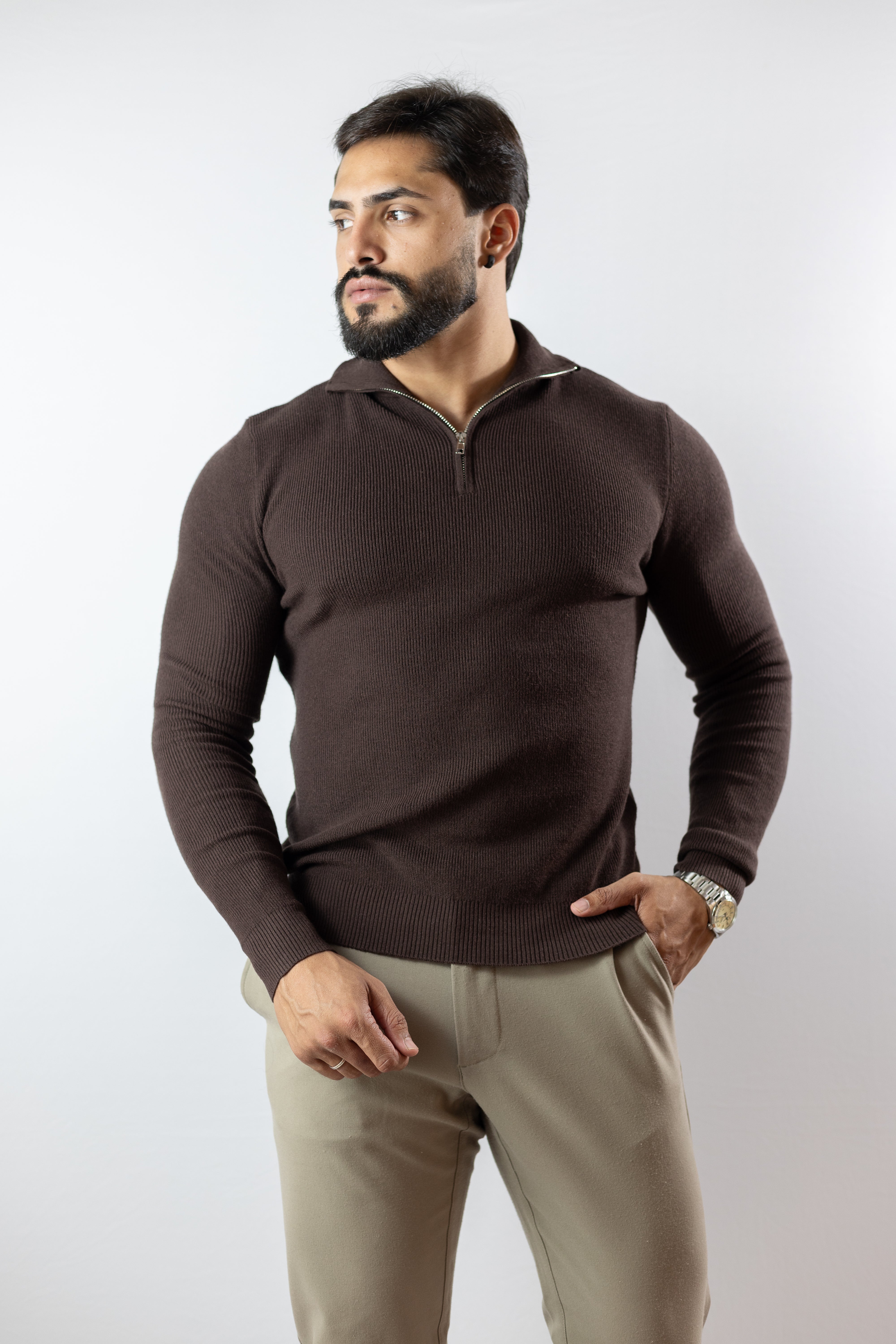 Blusa de Tricot Masculina com Zíper e Gola Alta Marrom Casual
