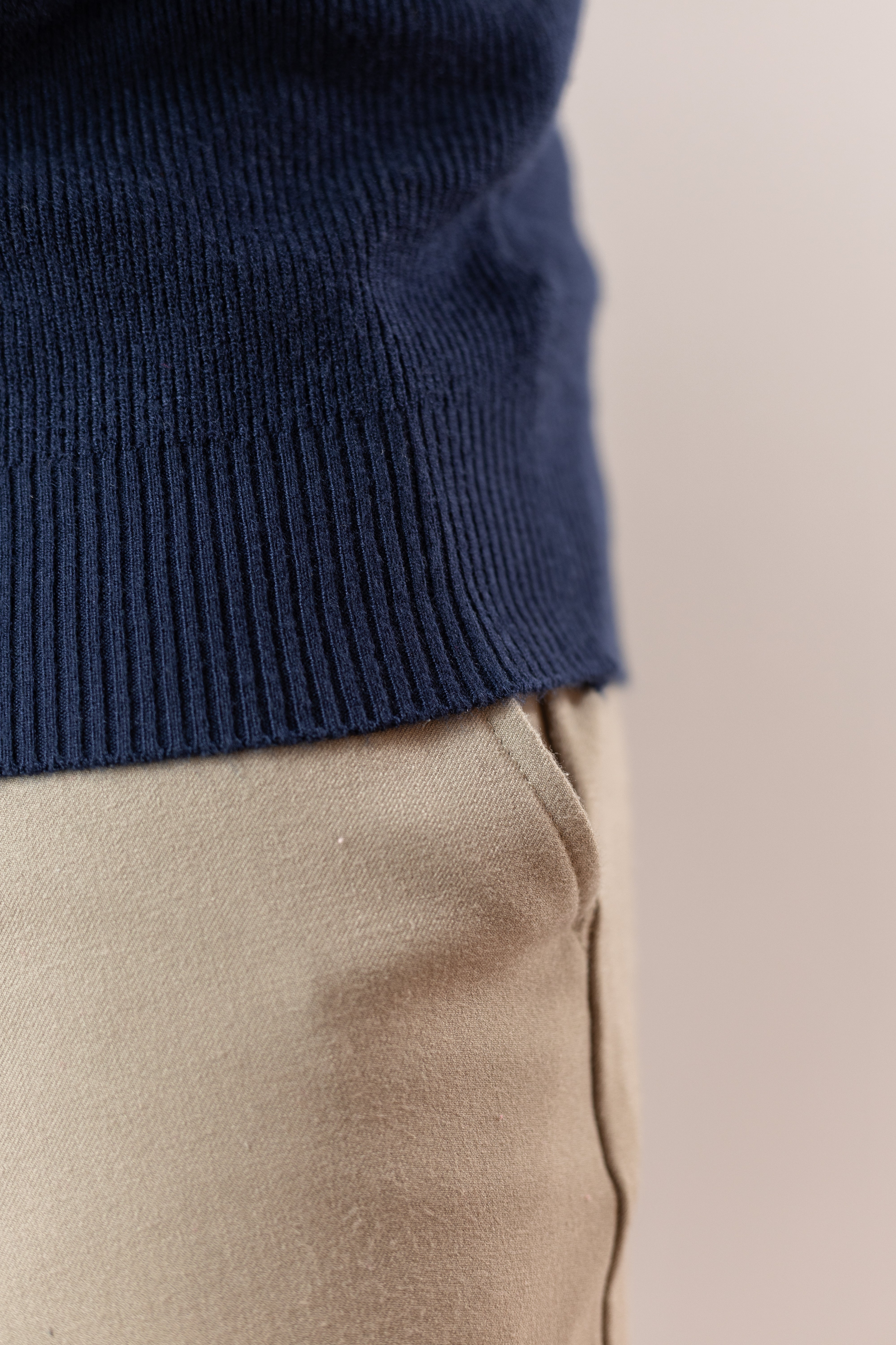 Blusa de Tricot Masculina com Zíper e Gola Alta Azul marinho Casual