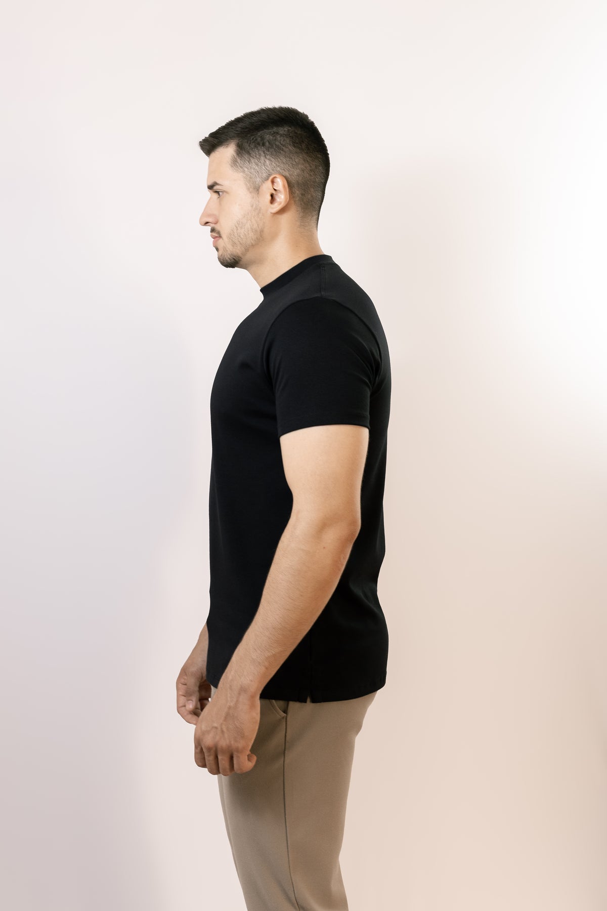 Camiseta Gola Alta Masculina Preta - Suedine mais grosso 250 g/m²