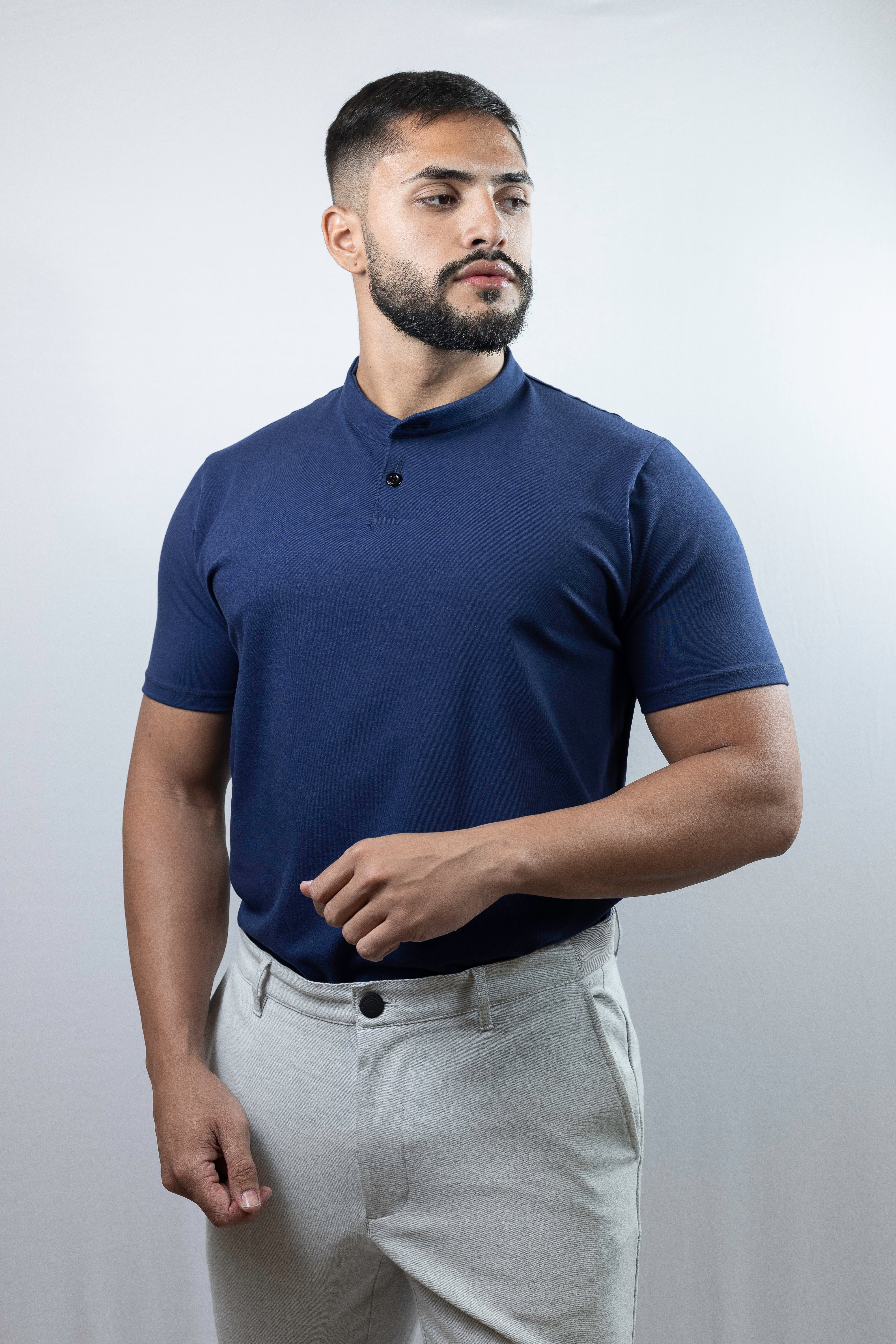 Camiseta Henley azul marinho (gola padre)  - Algodão Egípcio