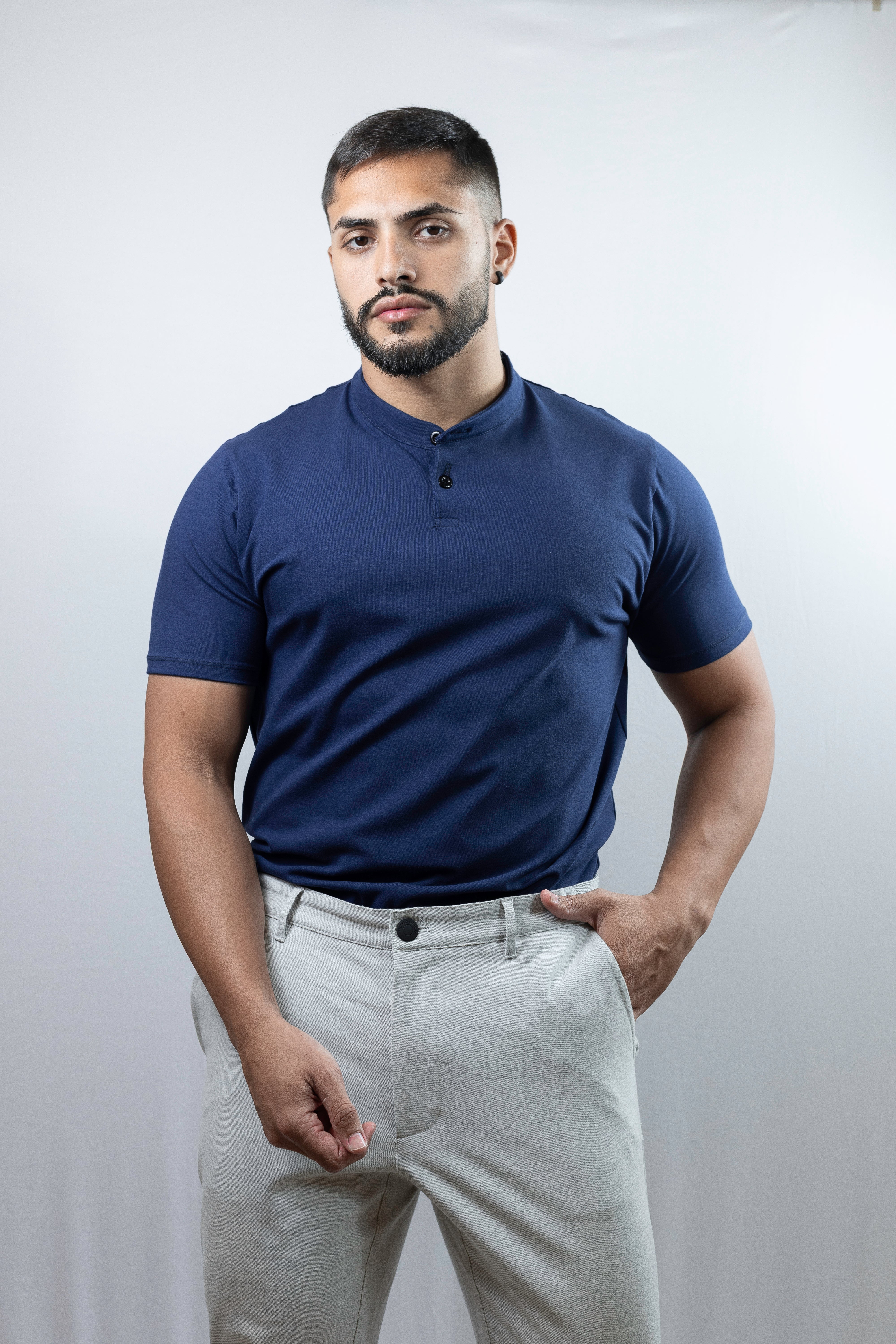 Camiseta Henley azul marinho (gola padre)  - Algodão Egípcio