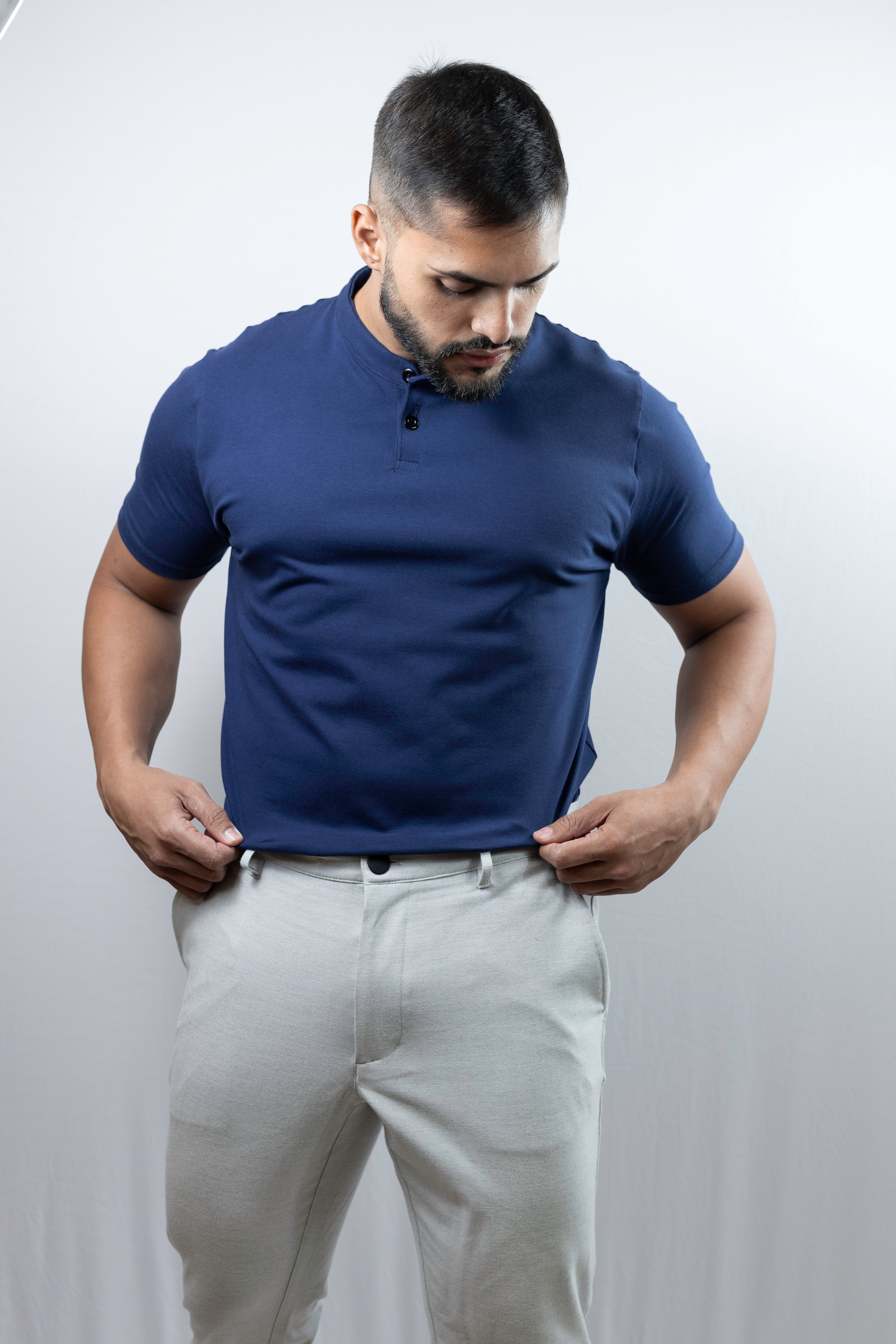 Camiseta Henley azul marinho (gola padre)  - Algodão Egípcio