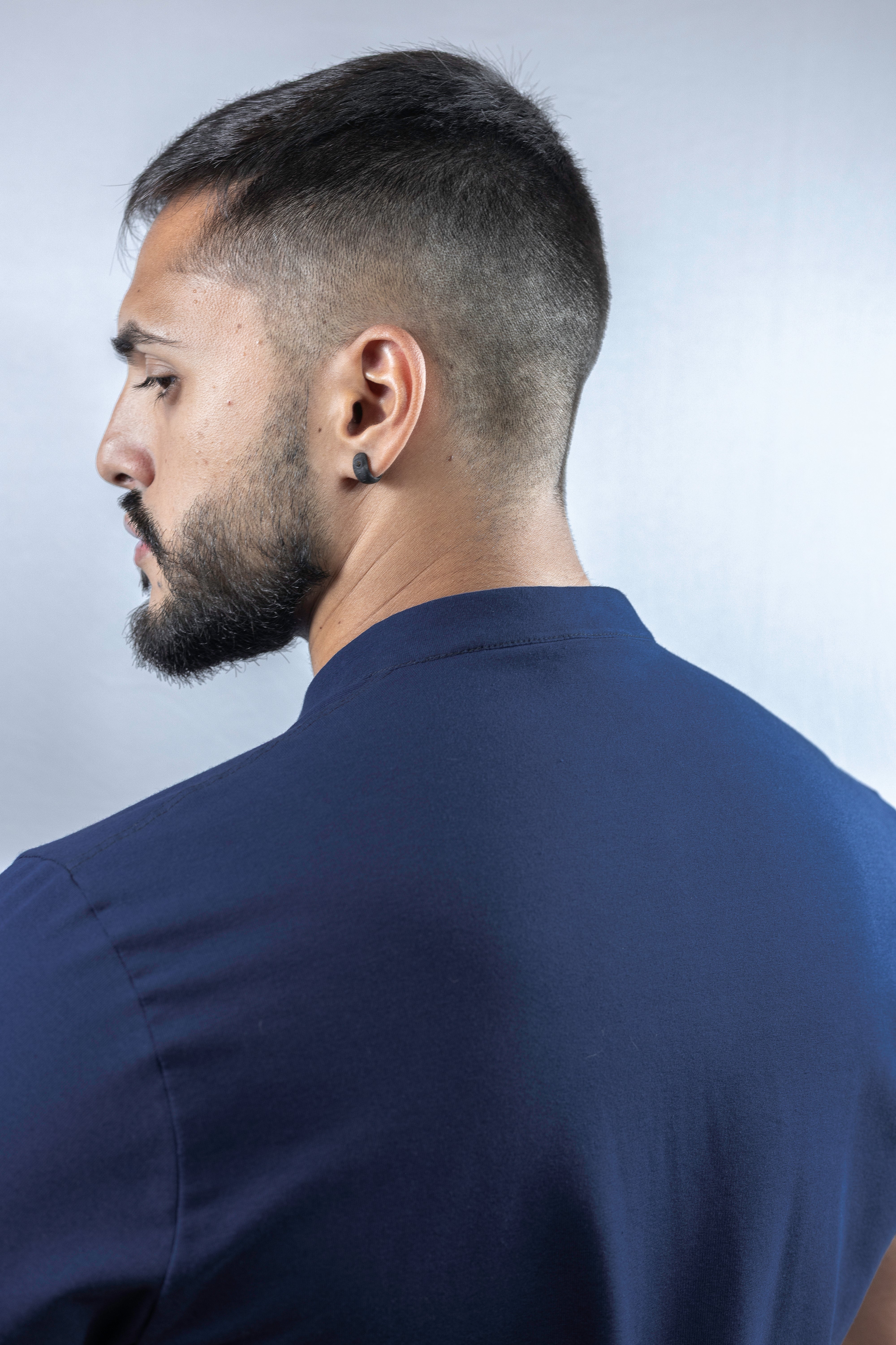 Camiseta Henley azul marinho (gola padre)  - Algodão Egípcio