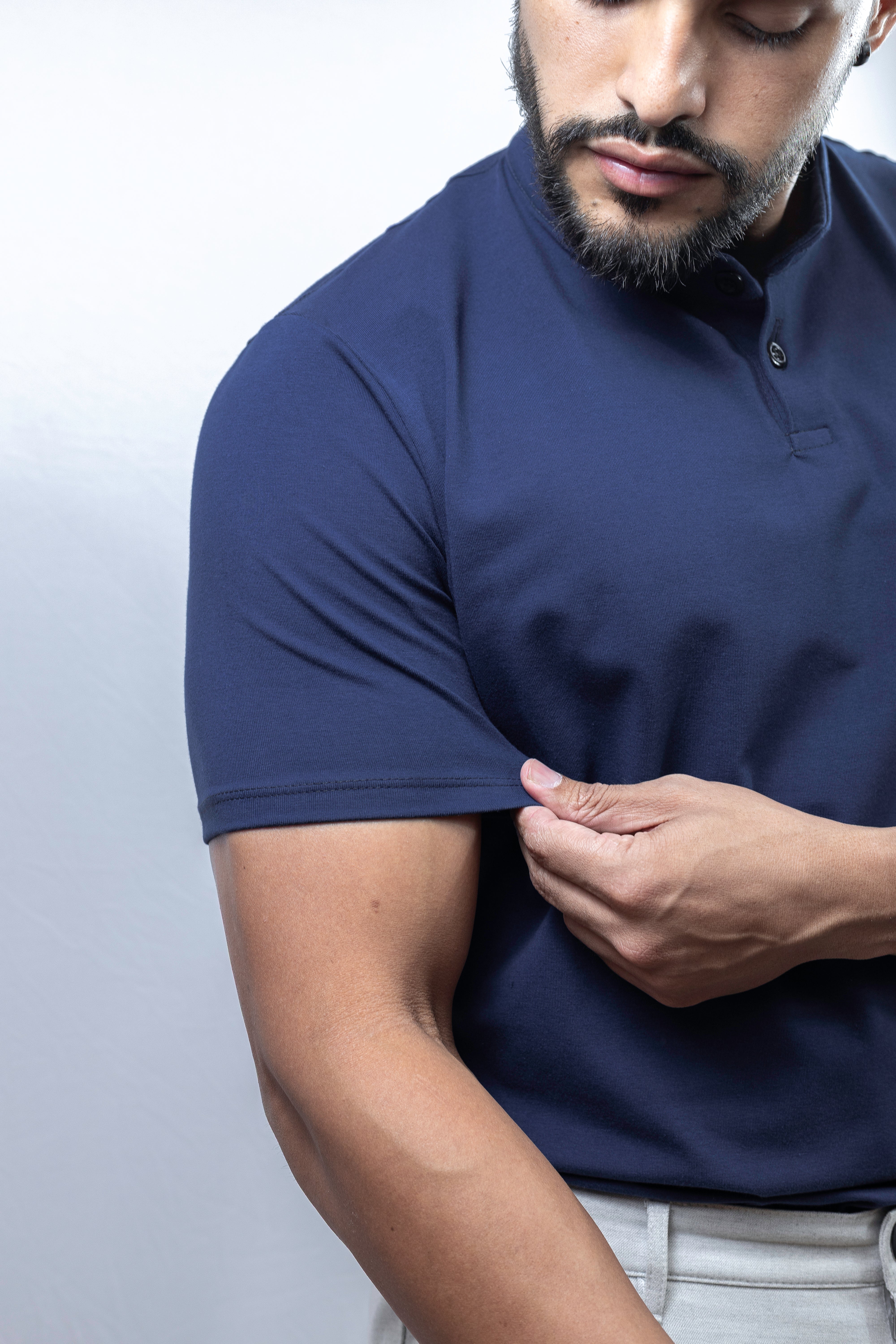 Camiseta Henley azul marinho (gola padre)  - Algodão Egípcio