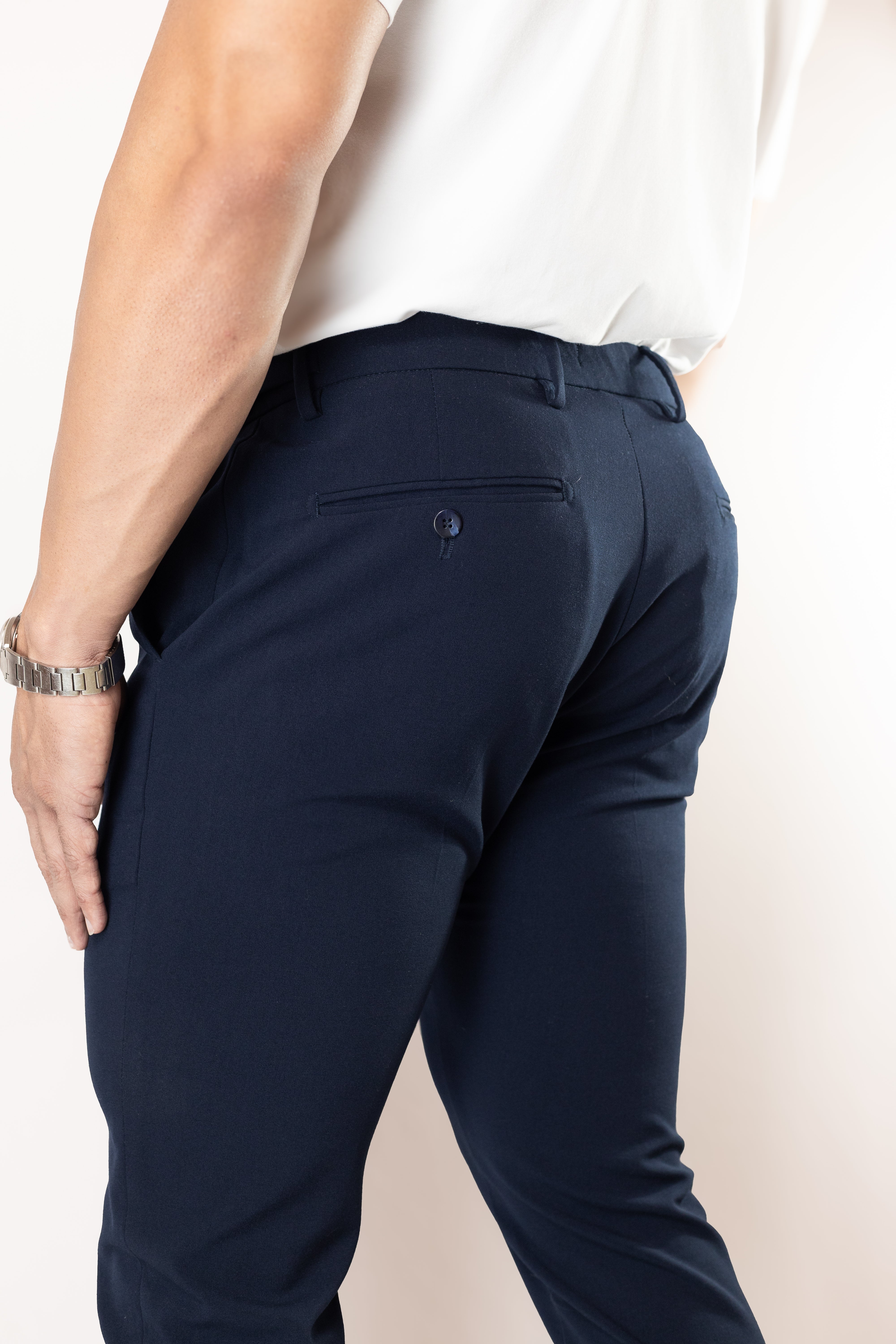 Calça de Alfaiataria TECH azul marinho