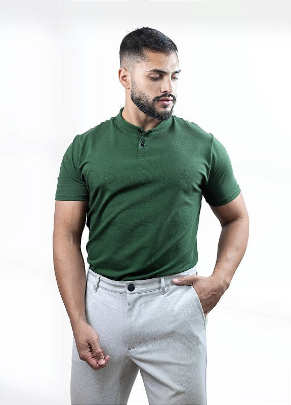 Camiseta Henley verde militar (gola padre)  - Algodão Egípcio